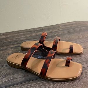 NWT| Size 8| Women's Toe Loop Slide Sandals| Brown